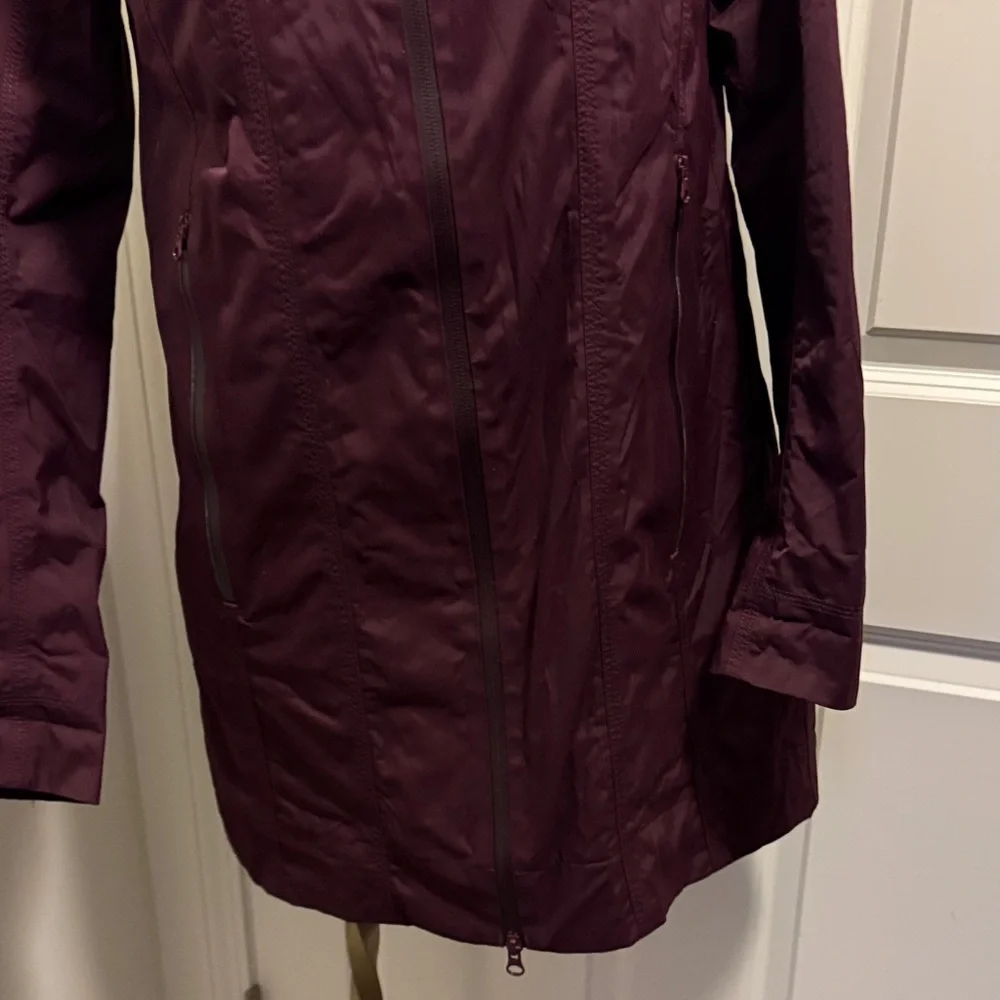 lululemon athletica Women's  Jacket in Deep Plum Purple - Picture 5 of 12